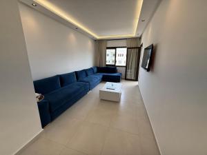 Cozy Flat Sea & Hills View