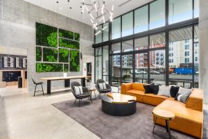 Airy and Open Corner Loft - 92 Walkscore