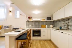BIG BLUE - Your perfect home, Varnava, Pagrati - 4hvězdičkové hotely ve městě Atény