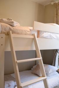 Hotels Logis Hotel De France : photos des chambres