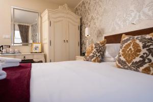 Hotels Logis Hotel De France : photos des chambres