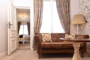 Hotels Logis Hotel De France : photos des chambres