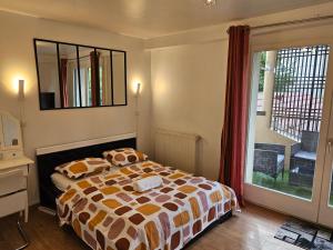 Chambre avec salon et balcon - Gare Annemasse