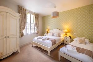 Hotels Logis Hotel De France : Chambre Triple Classique