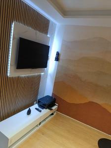 B&B / Chambres d'hotes Chambre avec salon et balcon - Gare Annemasse : photos des chambres