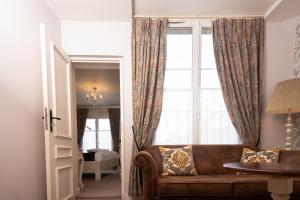 Hotels Logis Hotel De France : Chambre Familiale Deluxe
