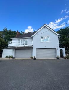 Lovely 2-Bedroom New Forest apartment on a Farm