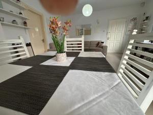 Modern 2BR Apartment 70m from Finikoudes beach