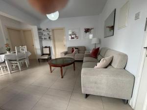 Modern 2BR Apartment 70m from Finikoudes beach