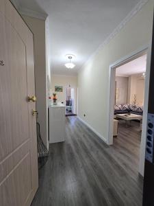 Gjoni holiday escape