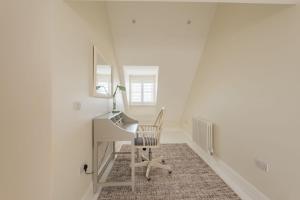 Holmwood by Keepers Cottages