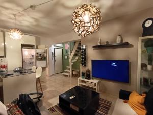 Artsy Family Nest Halkidiki - 1BR Apartment with Balcony in Central Nea Kallikrateia