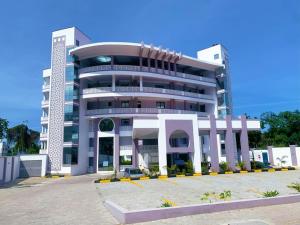 Maskani Bliss at Baobab waves