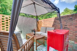 2 Mi to High Point University Townhome with Patio