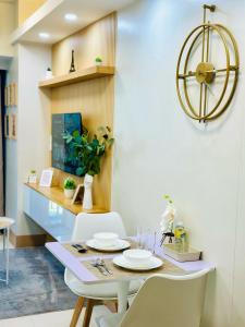 Scandi-Style & Organic condo Shore 3 MOA