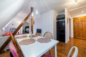 Małeckiego Moments Apartment by BookingHost