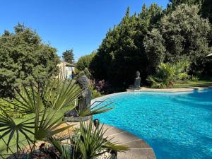 MAS PROVENCAL A FLANC DE COLLINE