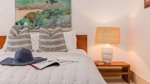 Santi House - Beachfront home with ocean views