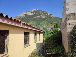 Family & Friends - Room 2 - Second Floor - shared bathroom img14
