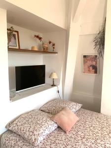 Vintage Apartment - Train Station & Comédie