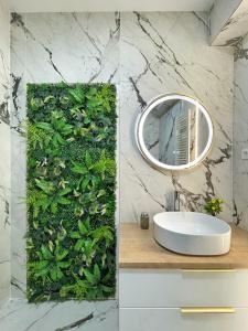 Calea Victoriei Gold Choose from 2 Apartments Property - Old Town - Superb Vibe & Location - Walking distance from main Bucharest attractions!