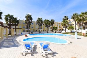 Praia da Lota Beachfront Resort - Hotel & Apartments