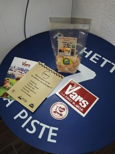 Chambre dhôte chez Thibault à proximité des pistes 200 M départ depuis le Fournet et nombreux itinéraires de randonnées au pied de limmeuble