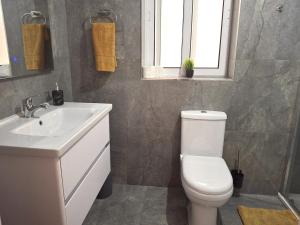 Cherry Blossom Apt Courtyard-5min Walk to Centre