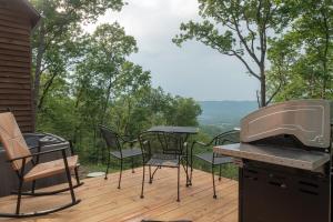 Hideaway Tiny Cabin, Hot Tub, View, Firepit