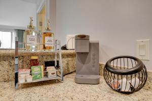 The Blue Hour Suite at MGM Signature Tower 3 with Balcony 5 MIN WALK FROM F1 GRANDSTAND