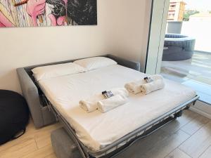 2 Min Walk Chorus Life, with 2 Bedrooms and 2 Bath