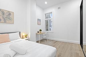 Cozy Double Room in Kensington - Walk to UNSW Easy CBD Access -External and Shared Kitchen or Bathroom Access