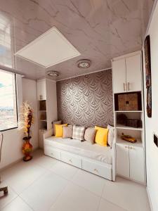 Top views, airport, Salitre, American embassy