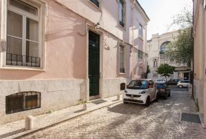 UNIQUE 2 BEDROOM APARTMENT LOCATED CENTERAL Lisbon