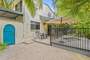 Villa Palma - A Leafy Chic Retreat by the Foreshore