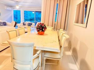 Riviera de São Lourenço, pé na grama