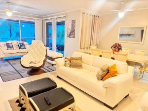 Riviera de São Lourenço, pé na grama