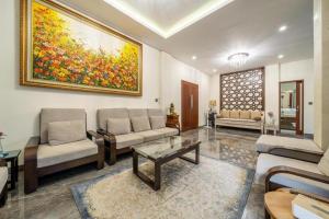 Modern 5BR Luxury Villa with Pool & Rooftop - 100m from Sanur Beach