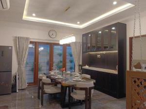 Modern 5BR Luxury Villa with Pool & Rooftop - 100m from Sanur Beach
