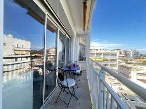 Sainte Maxime : Appartement 3 Pièces Climatisé avec Parking Face au Port - FR-1-226-564