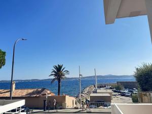 Sainte Maxime : Appartement 3 Pièces Climatisé avec Parking Face au Port - FR-1-226-564