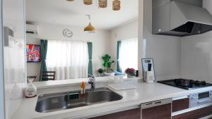 First sight hut house