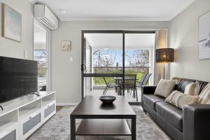 Modern 2BR Apartment in the Heart of Rockingham Close to Beach Shops & Naval Base