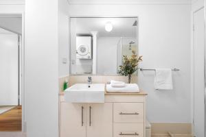 Stylish 2br With Wi-fi 100 Mbps, Tv Big 75 Inch