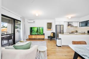 Stylish 2br With Wi-fi 100 Mbps, Tv Big 75 Inch