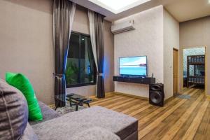 Alice Pool Villa Cha-Am