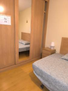 Amplia habitación en buena ubicación