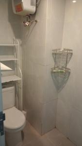 FREE WIFI, NETFLIX, SMART TV, MINERAL WATER, AMENITIES - Studio with Foldable Wall Bed at Serpong Garden Apt