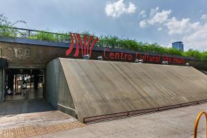 Studio com varanda Ar e Wifi à 6 min do Metrô Vergueiro