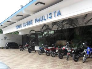 Studio com varanda Ar e Wifi à 6 min do Metrô Vergueiro